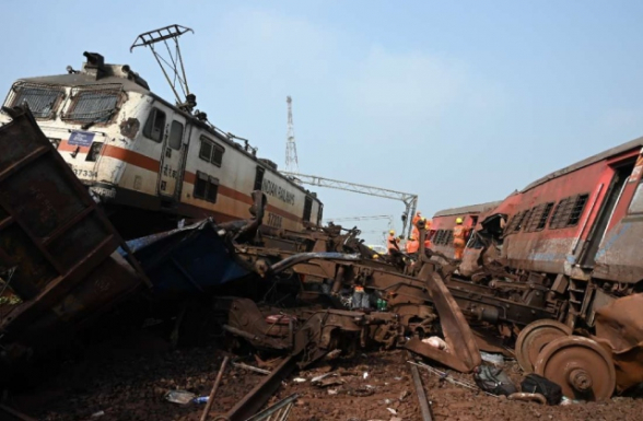 Հնդկաստանում գնացքների բախման հետևանքով մահացածների թիվը հասել է 288-ի (տեսանյութ)